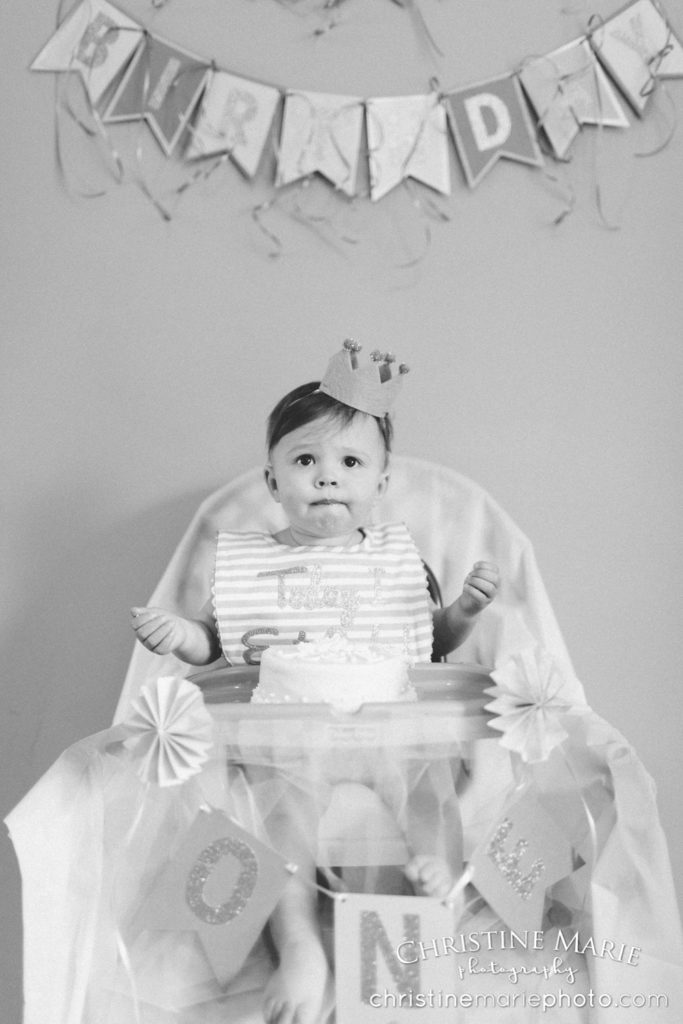black and white first birthday party cake and crown 