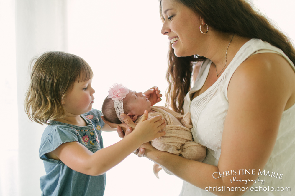 toddler and newborn and mother backlight photo 