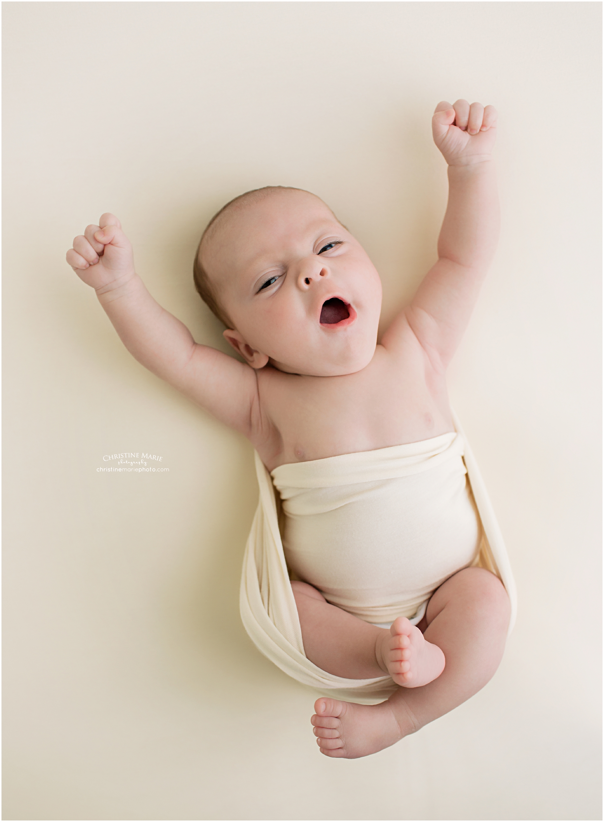 cumming newborn photographer, big yawn natural newborn photo