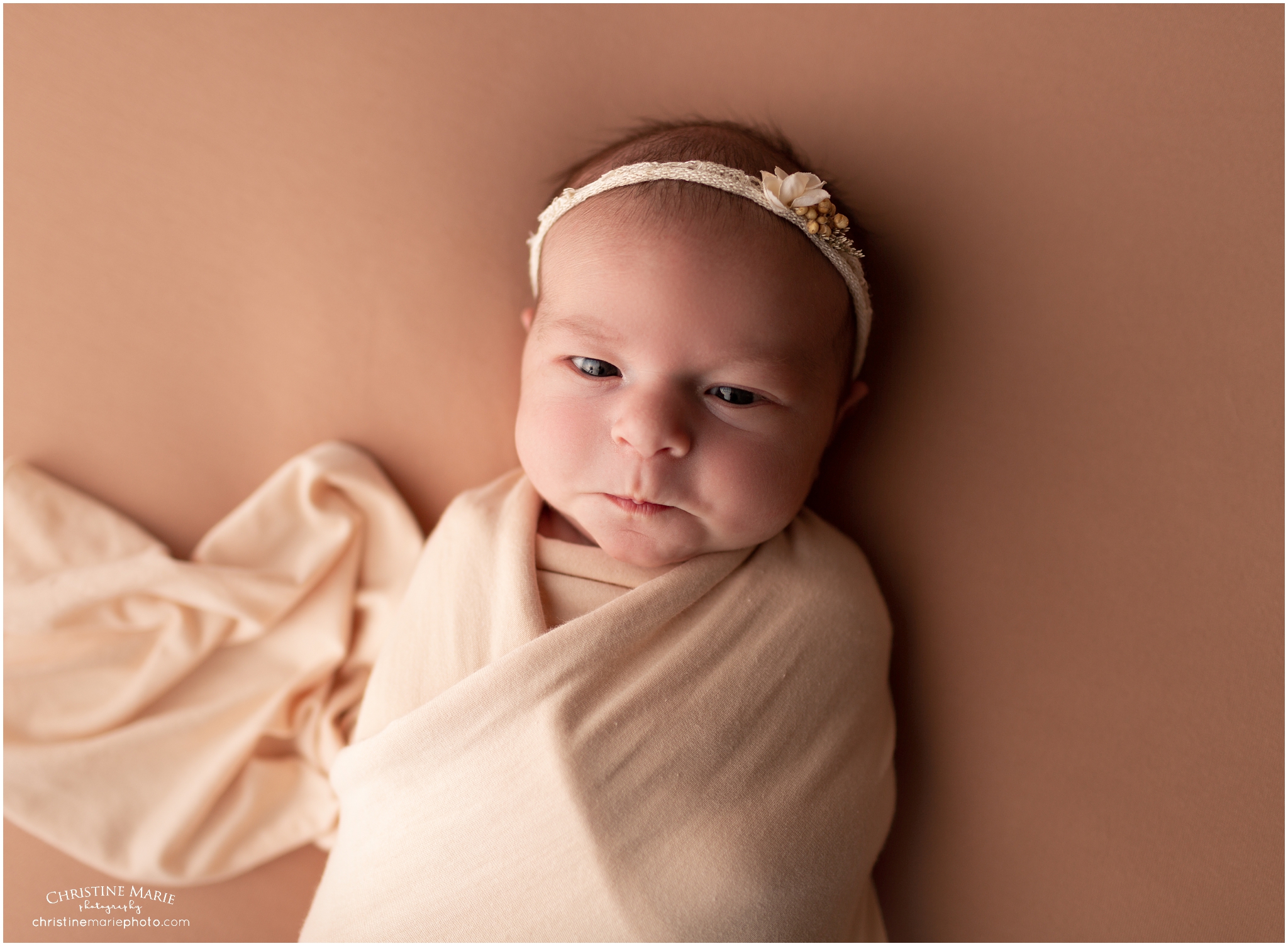 studio newborn photography, eyes open