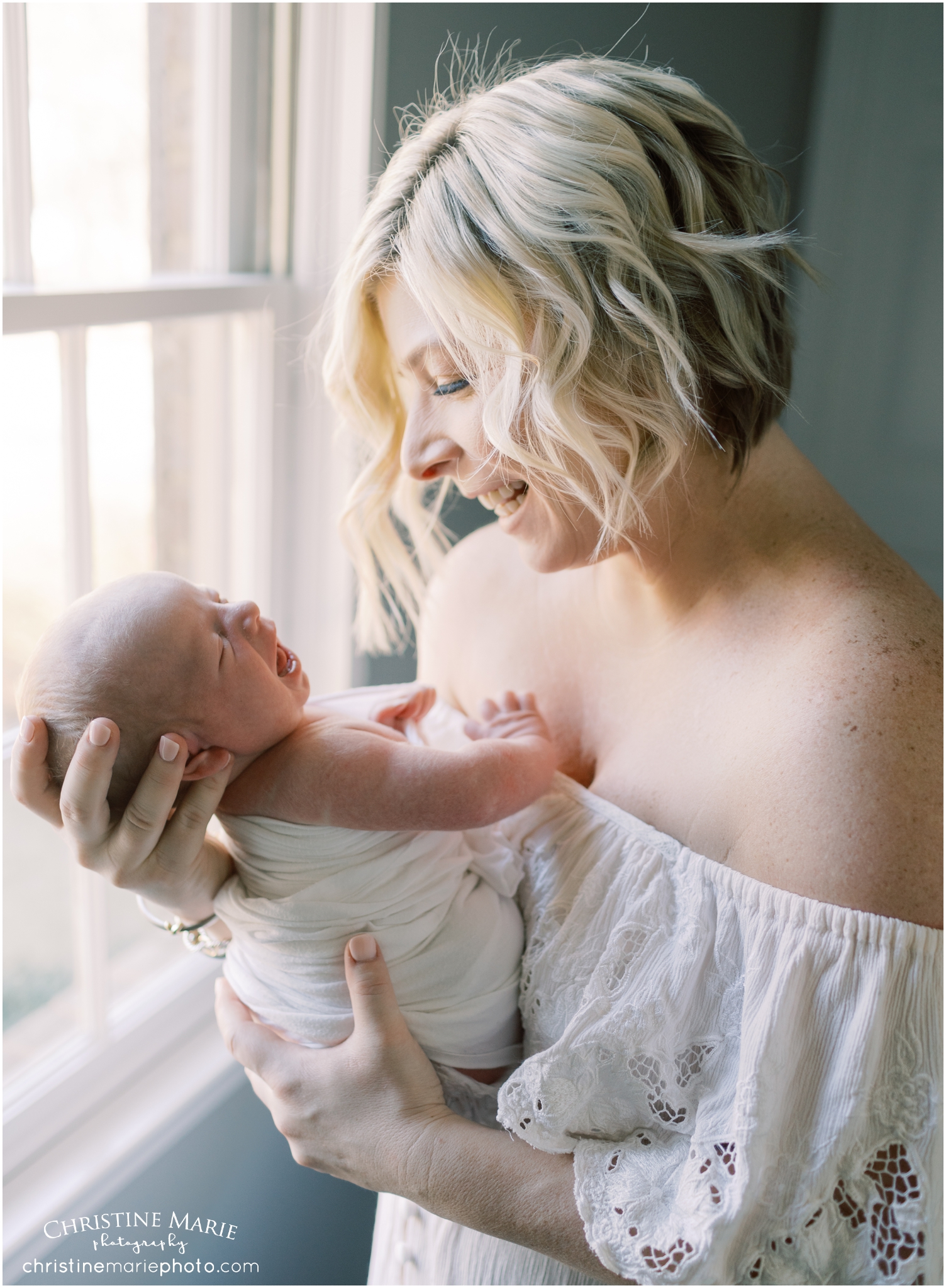 mom and new baby, lifestyle newborn photography