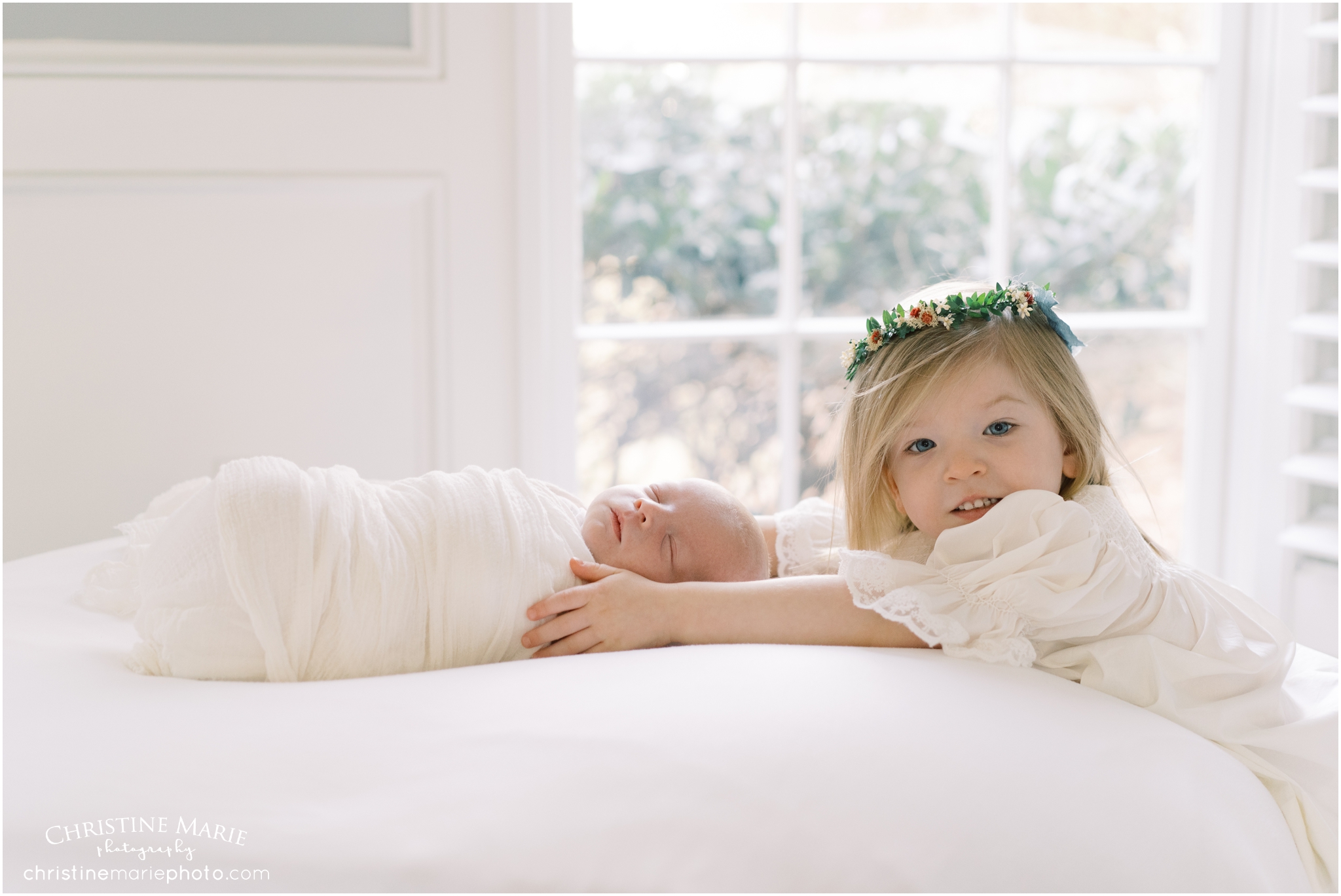 lifestyle newborn session in the home