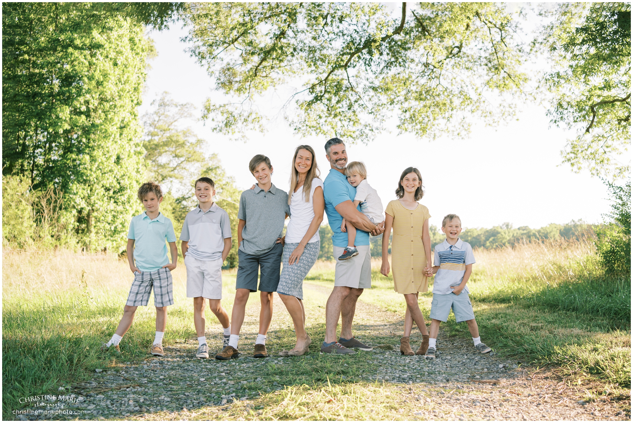 large outdoor family photo in Cumming, GA