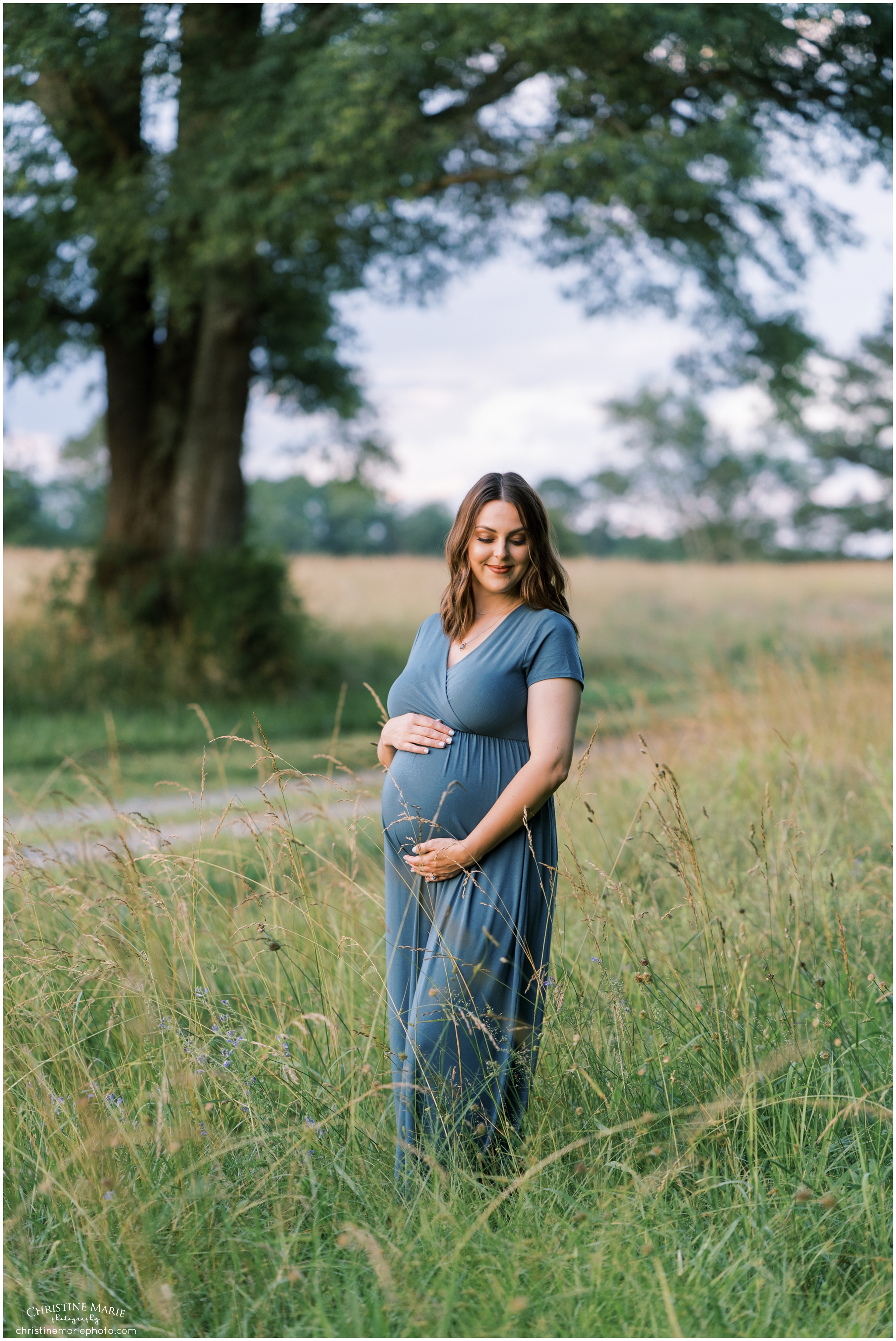 maternity session in a field in cumming ga