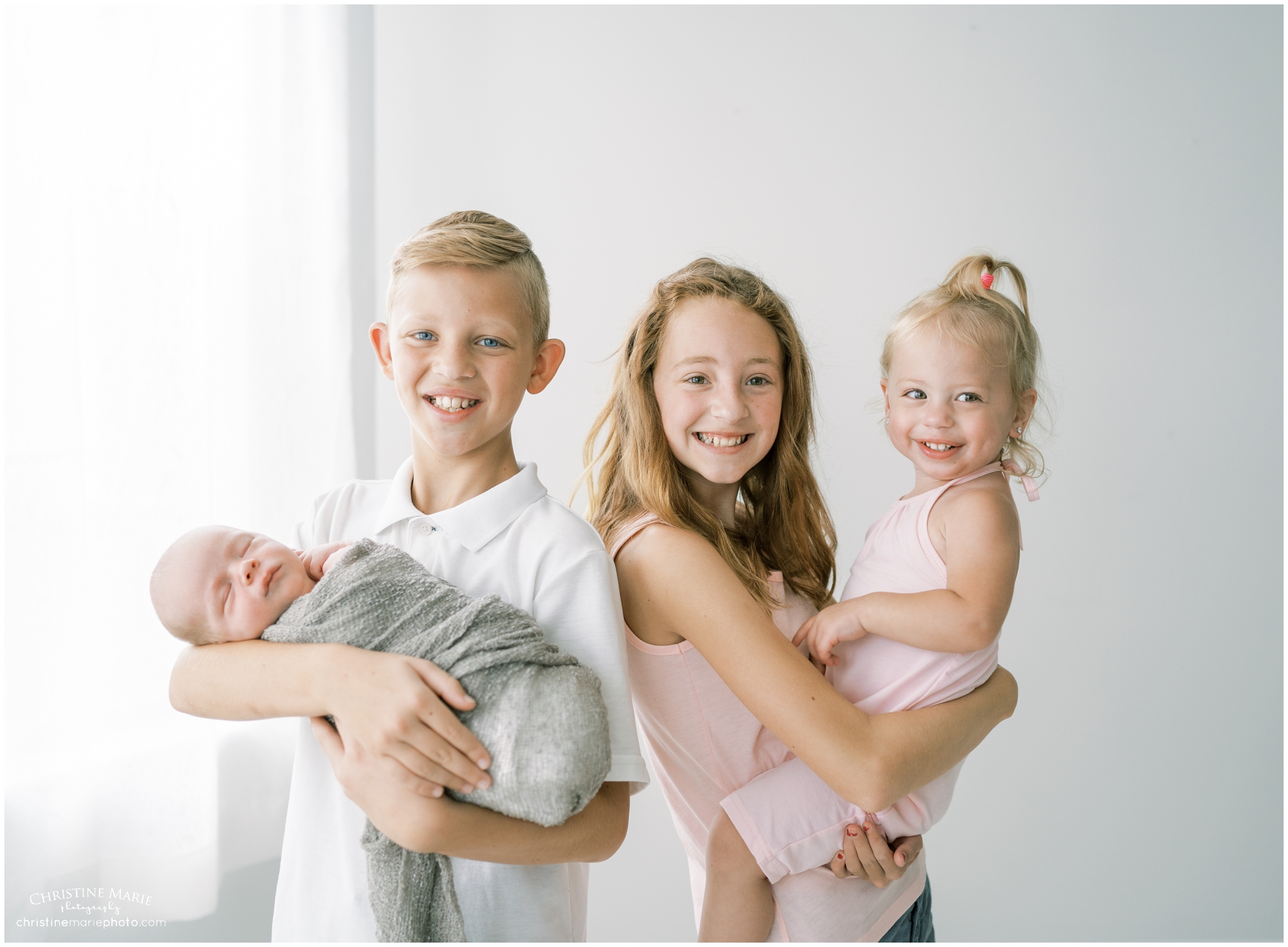 sibling photos with newborn baby in Atlanta GA