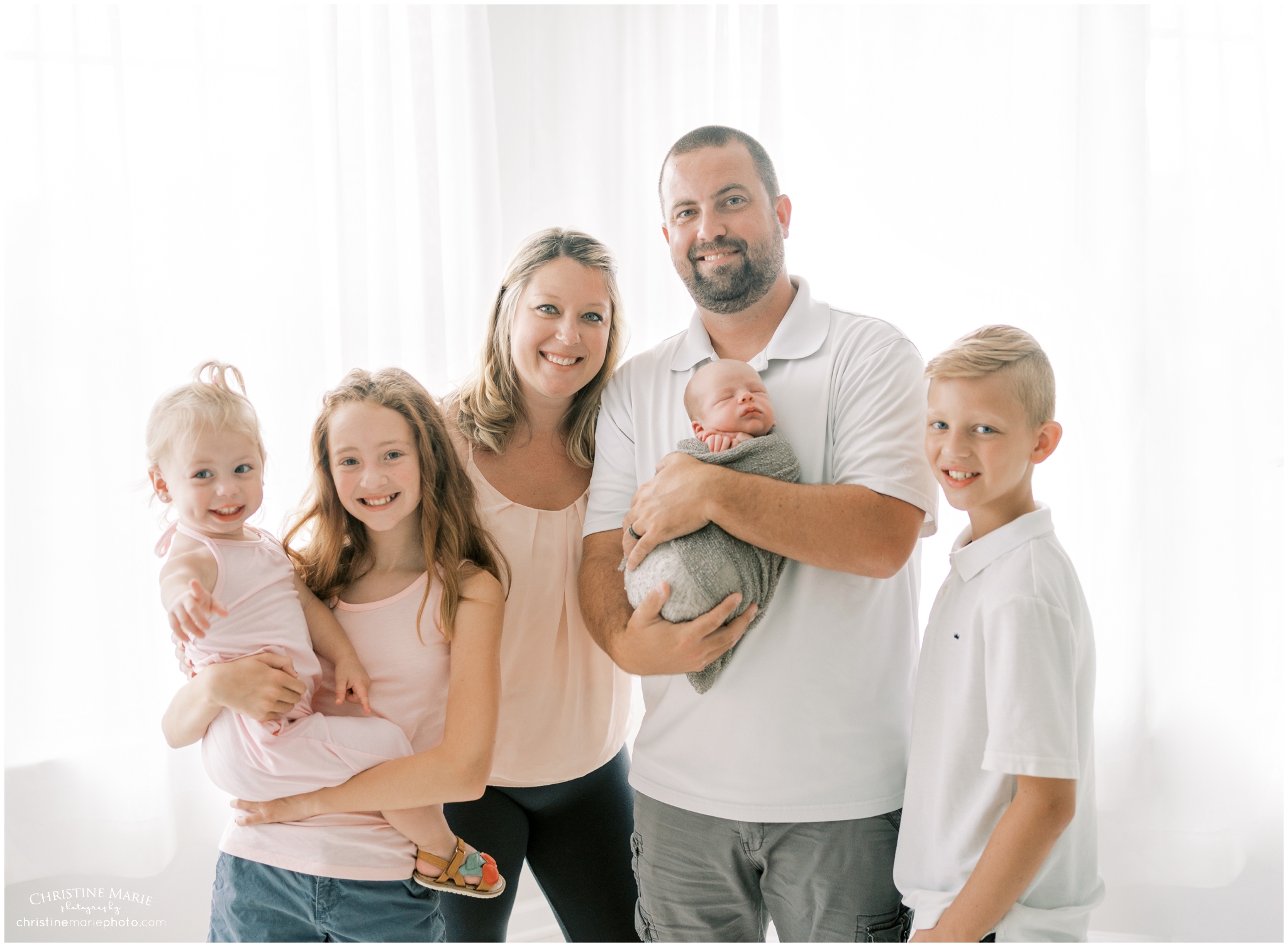 family and newborn photo in Cumming GA photography studio