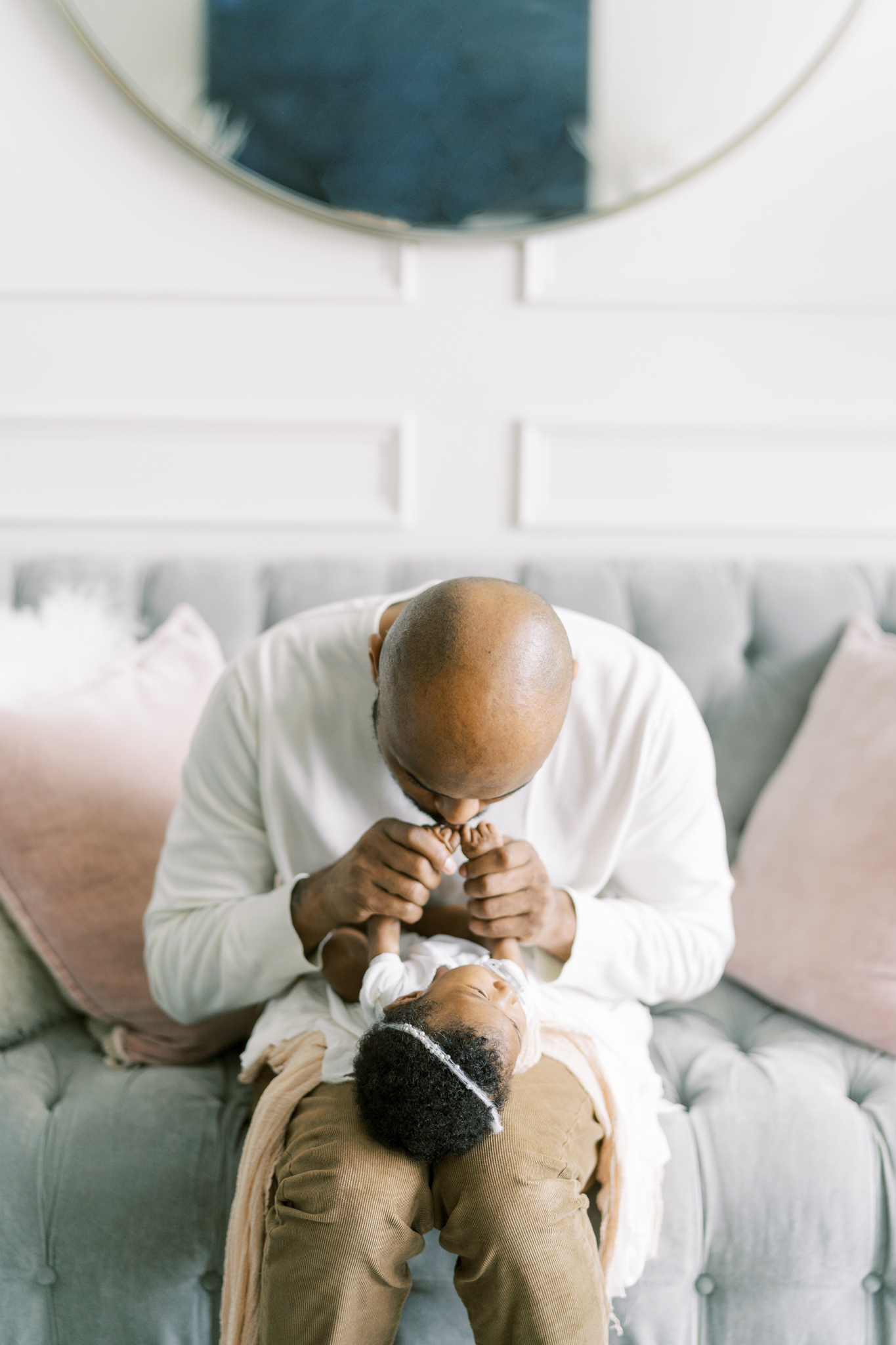 candid moment with dad and newborn daughter atlanta ga