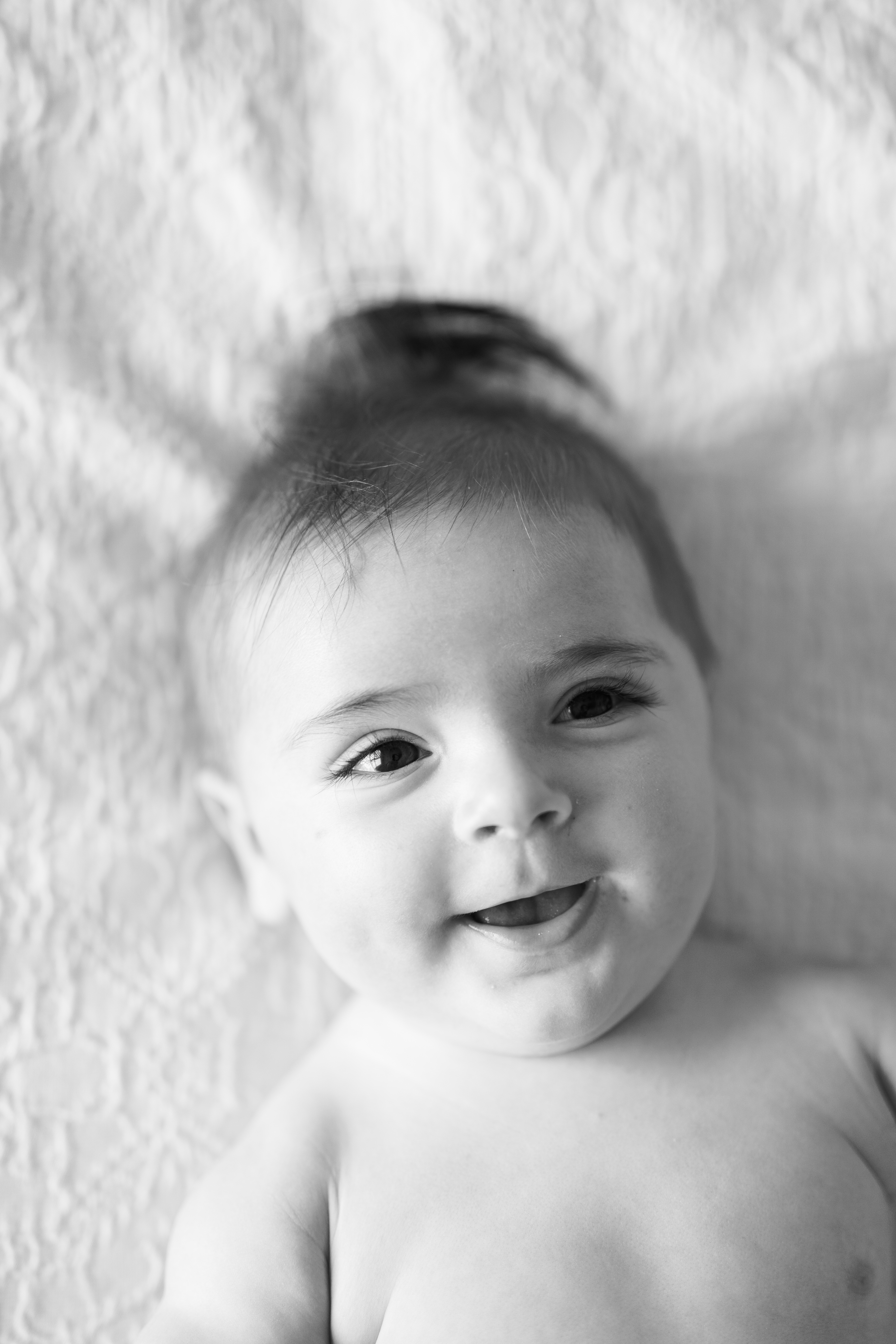 natural baby milestone photos at home