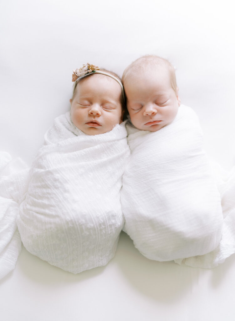 Clean and natural newborn photos of twin brother and sister