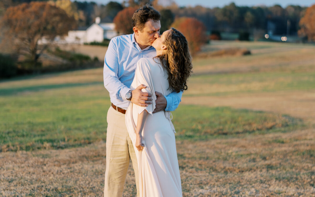 Natural Maternity Photography in Cumming, GA | Maternity session in a scenic field